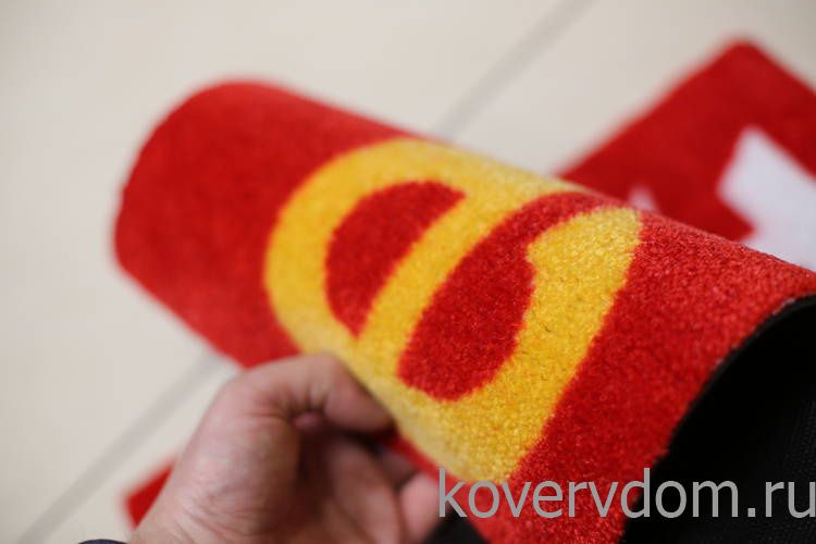 Ковер на резиновой основе с логотипом для примерочной магазина Elit Ковер на резиновой основе с логотипом для примерочной магазина Elit